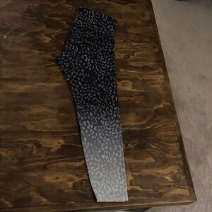 Old Navy Black and Gray Patterned Leggings